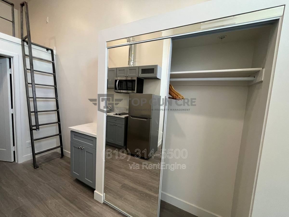 136 W San Ysidro Blvd #3 - Photo 4 of 8