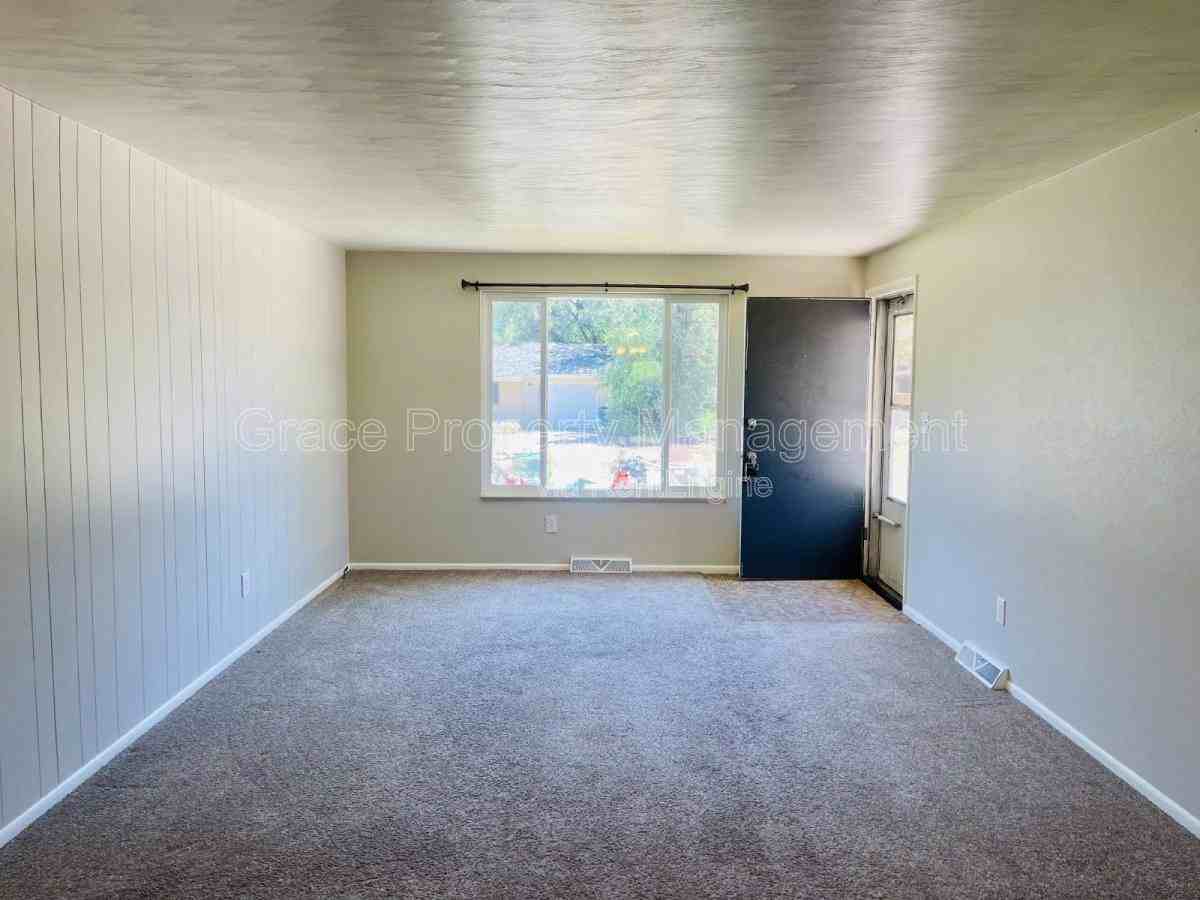 3583 Wright St - Photo 2 of 10