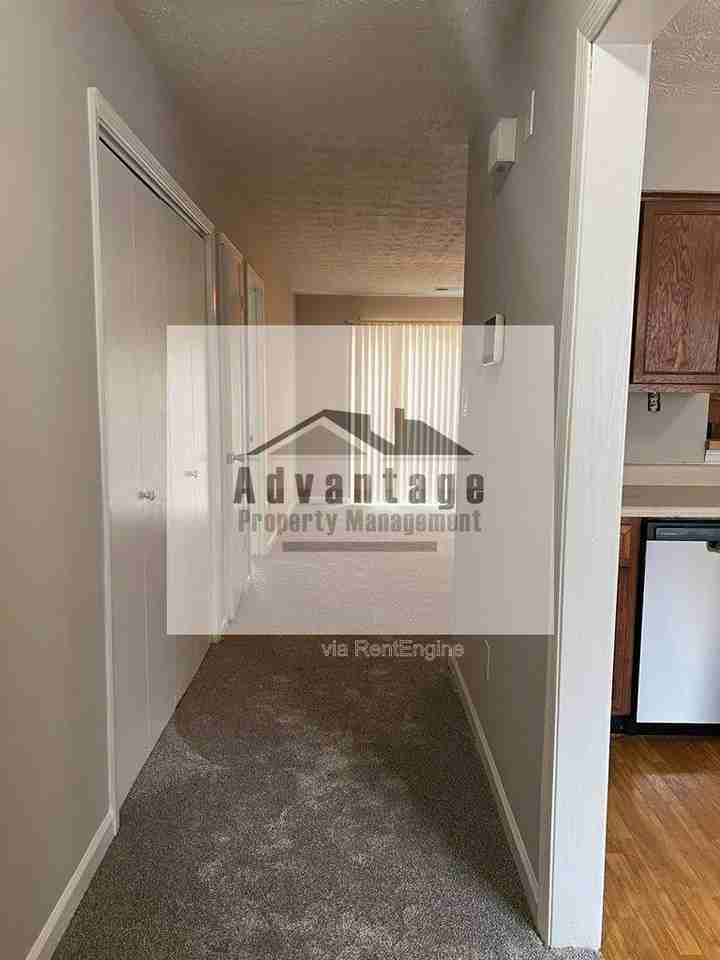 980 Ohara Dr - Photo 2 of 10