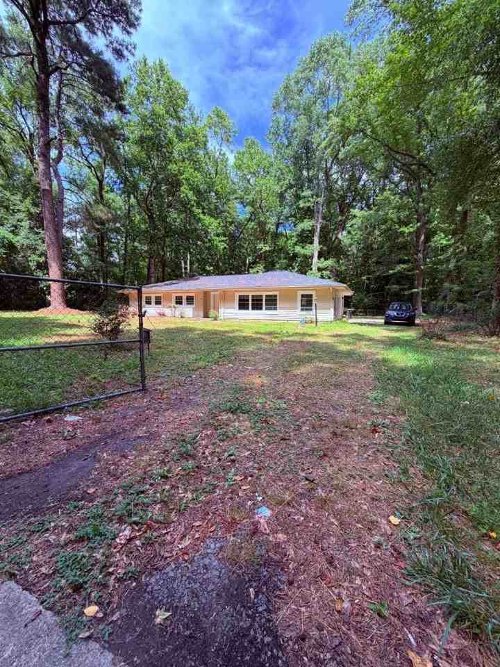721 Hooker Rd - Photo 2 of 10