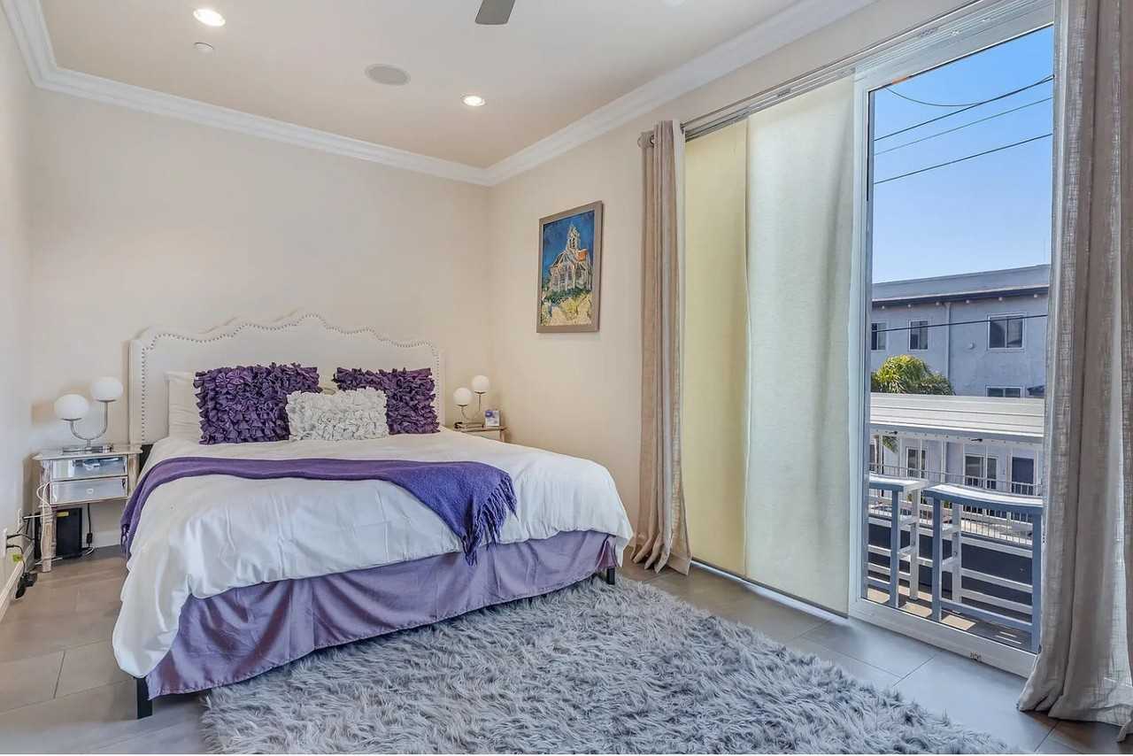 145 W Hawthorn St #1 - Photo 6 of 20