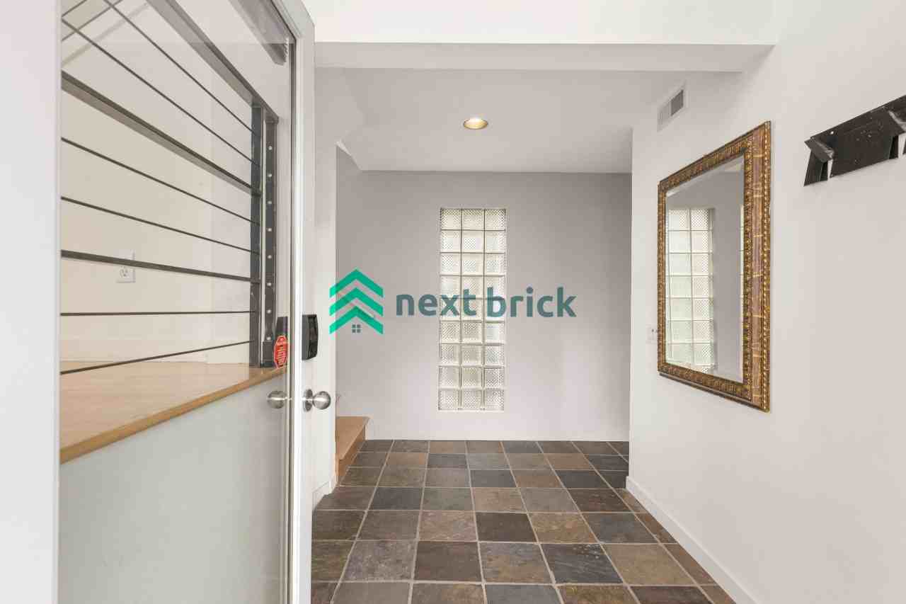 1547 30th Ave S - Photo 3 of 25