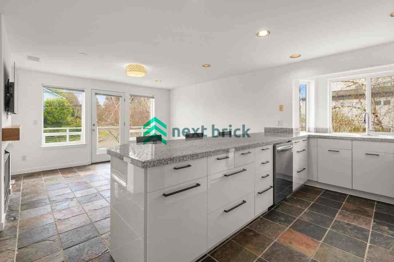 1547 30th Ave S - Photo 5 of 25