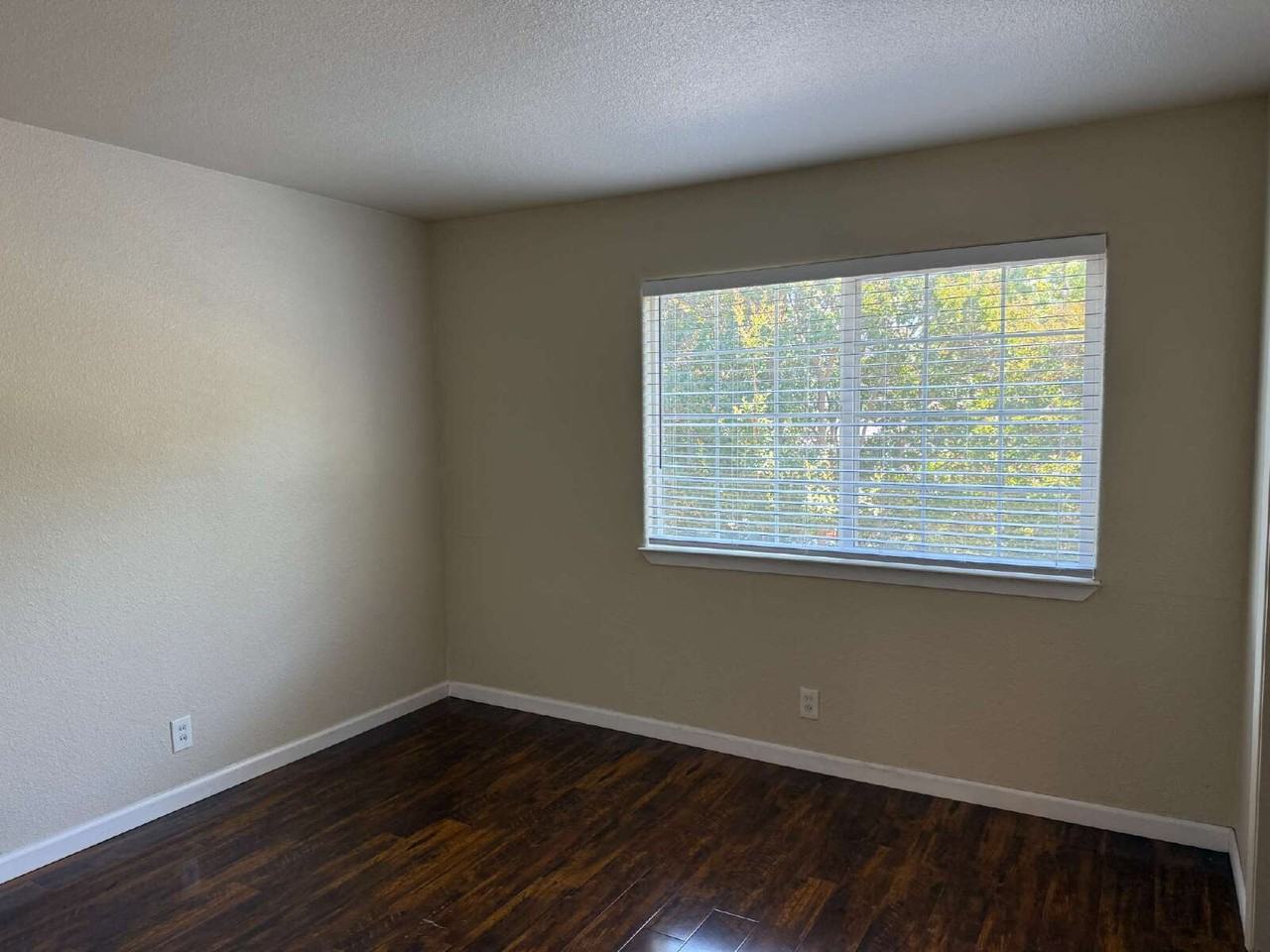 928 Ravenscourt Ave #2 - Photo 6 of 7