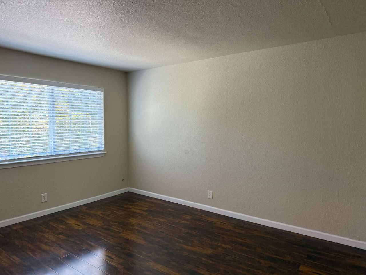 928 Ravenscourt Ave #2 - Photo 7 of 7