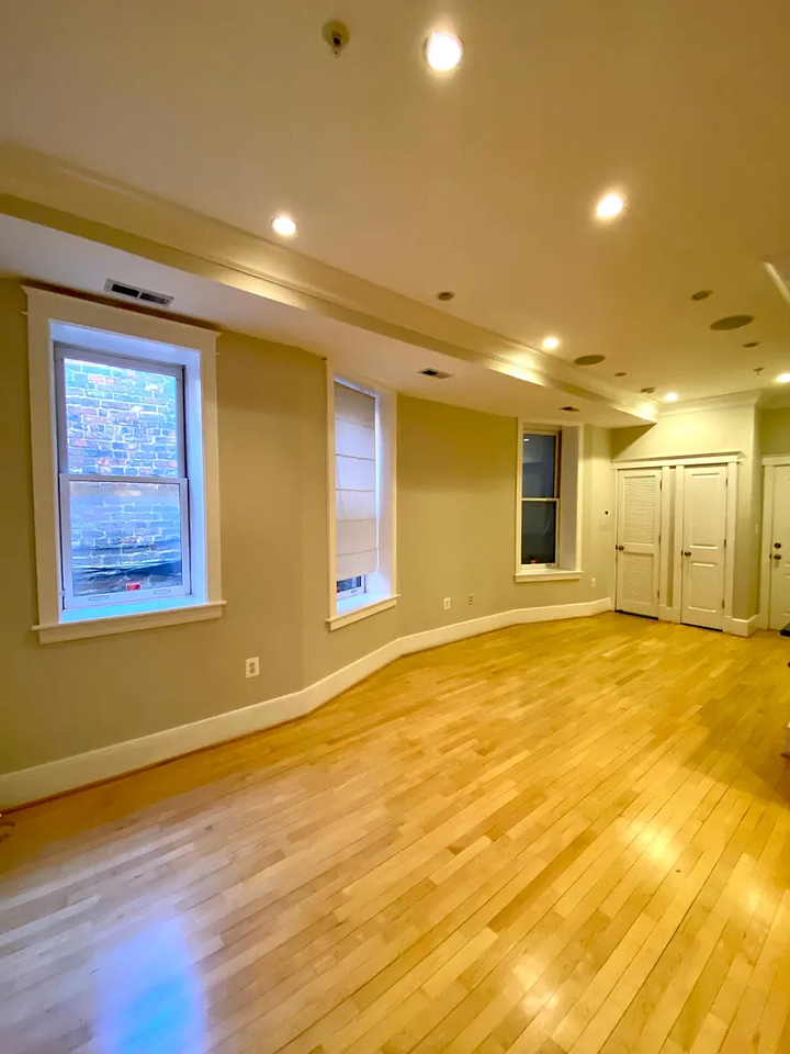 703 6th St Nw #4 - Photo 3 of 4