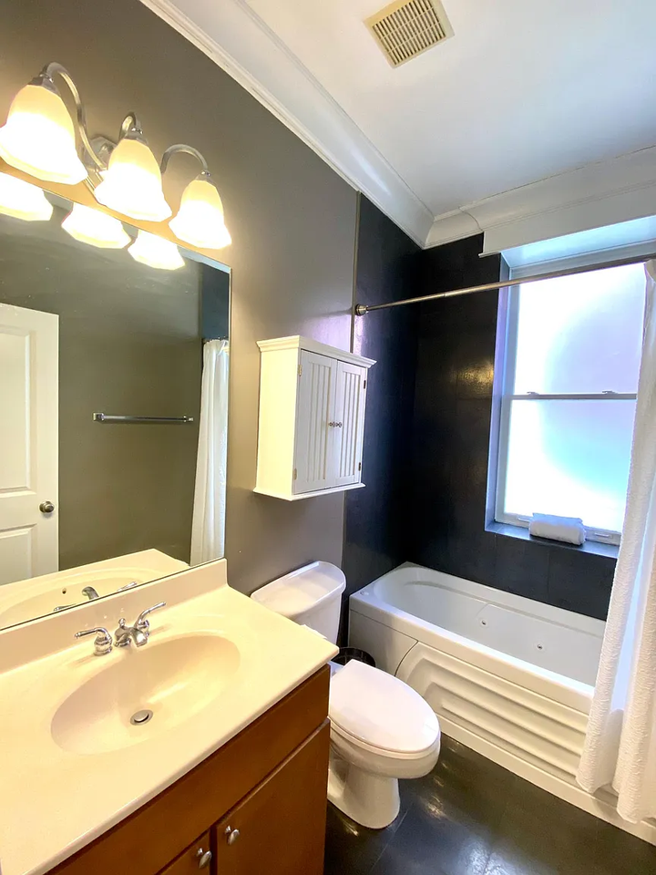 703 6th St Nw #4 - Photo 4 of 4