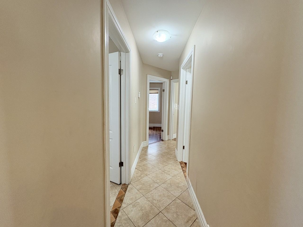 4583 Helsinki Cres - Photo 7 of 38