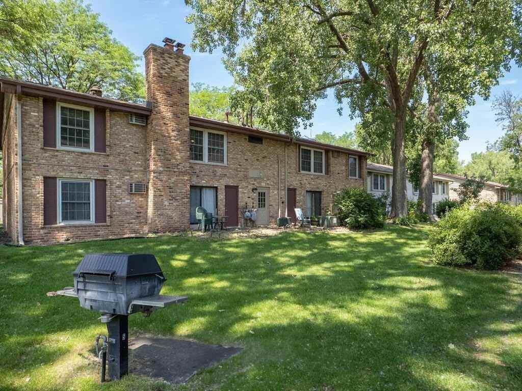 4600 Cedar Lake Rd S - Photo 4 of 20