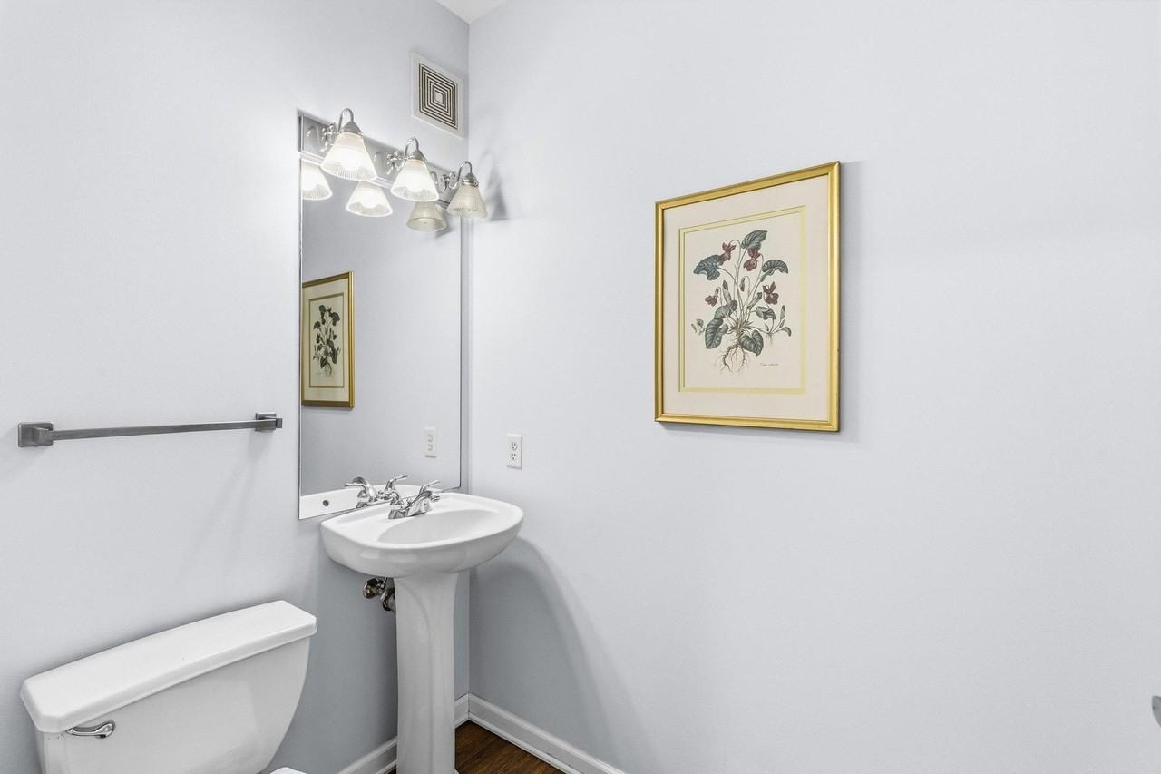 2566 Ellis Ave - Photo 6 of 18
