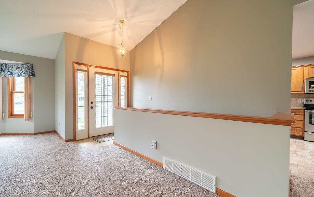 2353 Valarie Dr - Photo 4 of 37