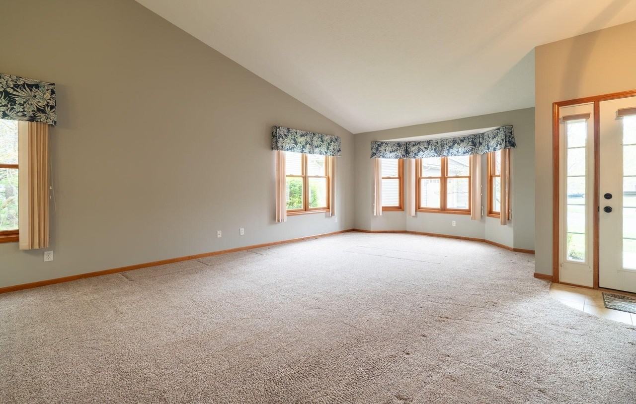 2353 Valarie Dr - Photo 6 of 37