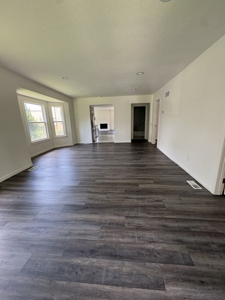 4534 Summit St - Photo 4 of 22
