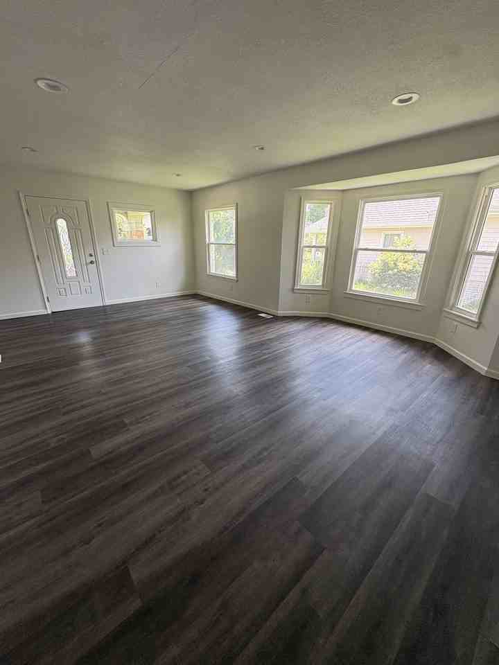 4534 Summit St - Photo 6 of 22