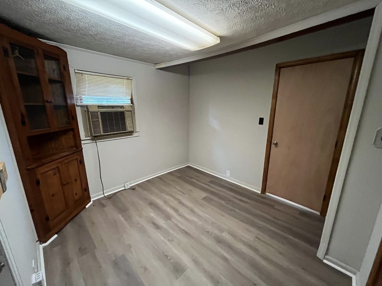 802 Williams St - Photo 3 of 30