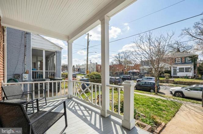 2942 M St Se - Photo 2 of 30