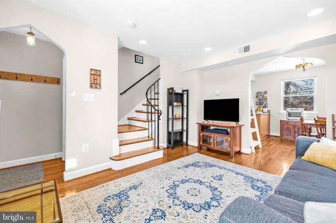 2942 M St Se - Photo 3 of 30
