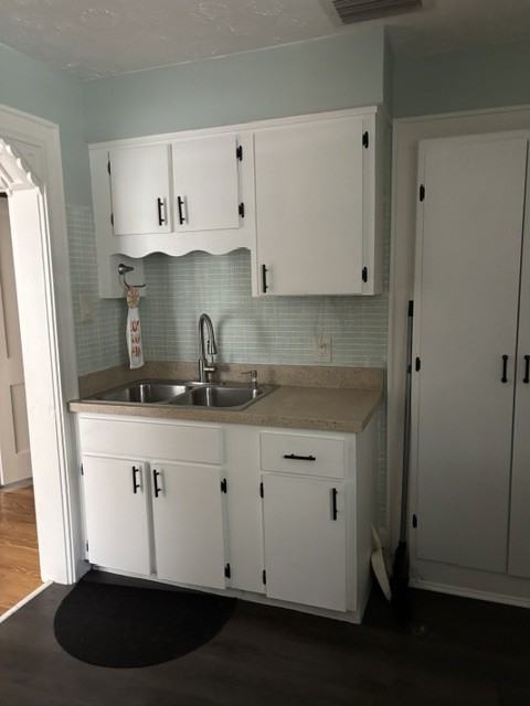 211 N Moss St - Photo 5 of 6