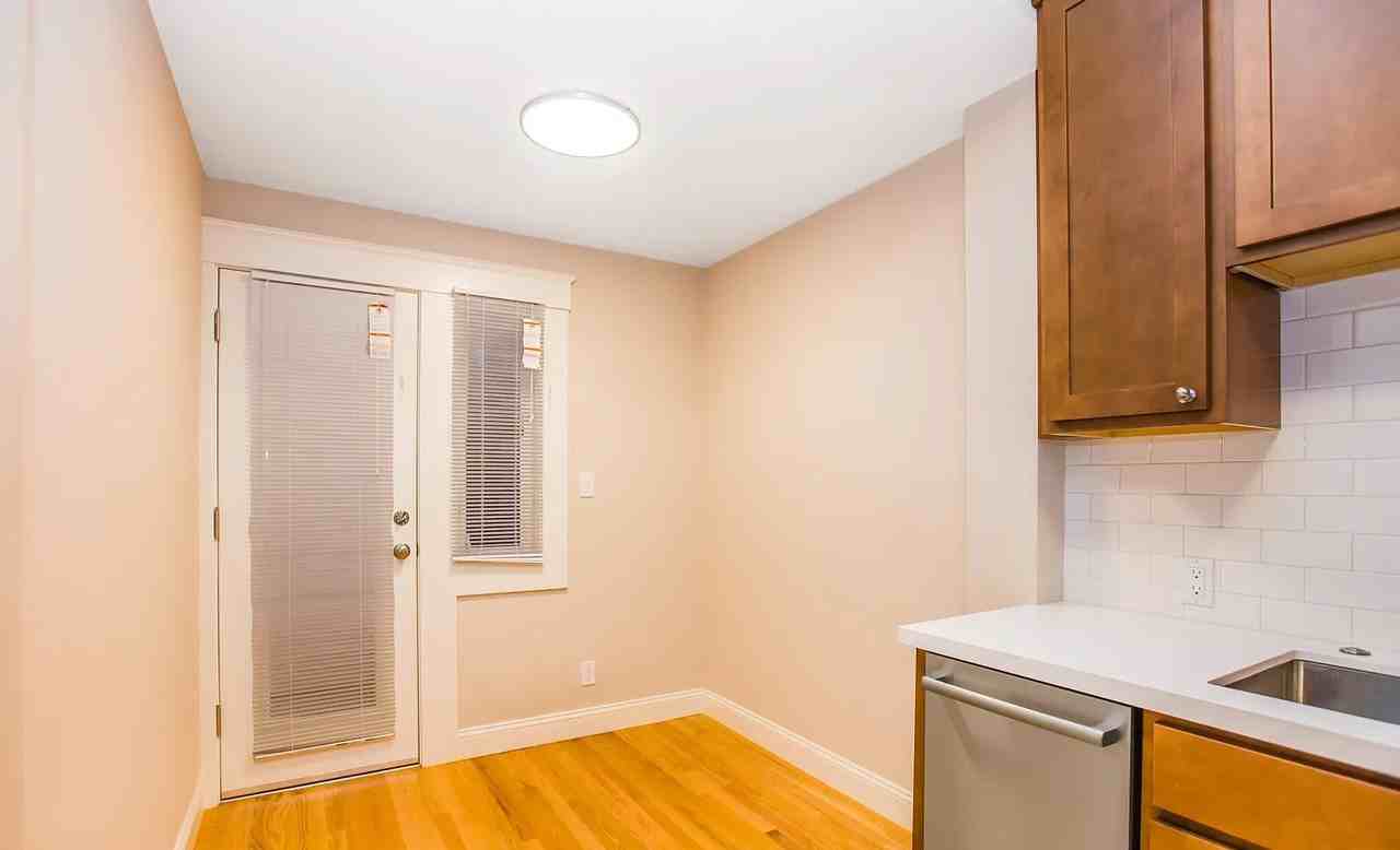 282 Linden St - Photo 3 of 7