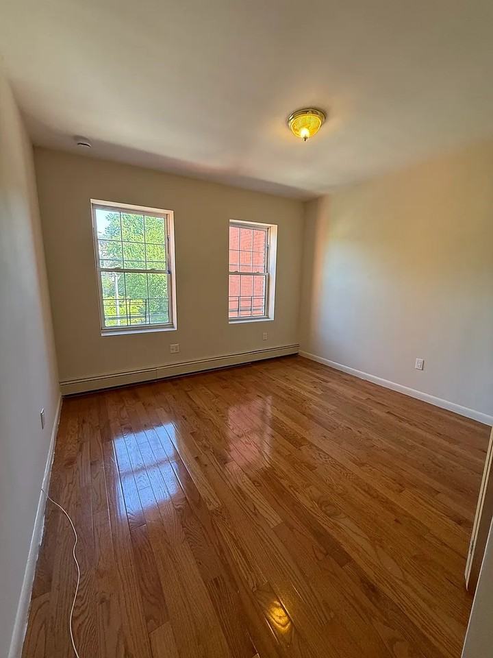 29 Granite St - Photo 5 of 8