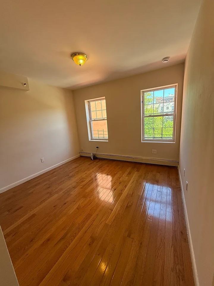 29 Granite St - Photo 7 of 8