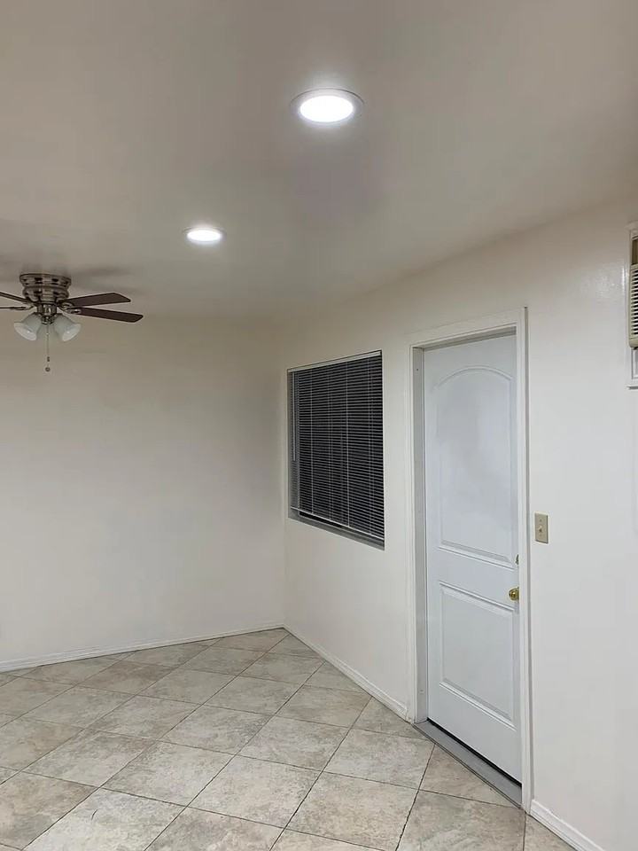 12737 Barlin Ave - Photo 2 of 7