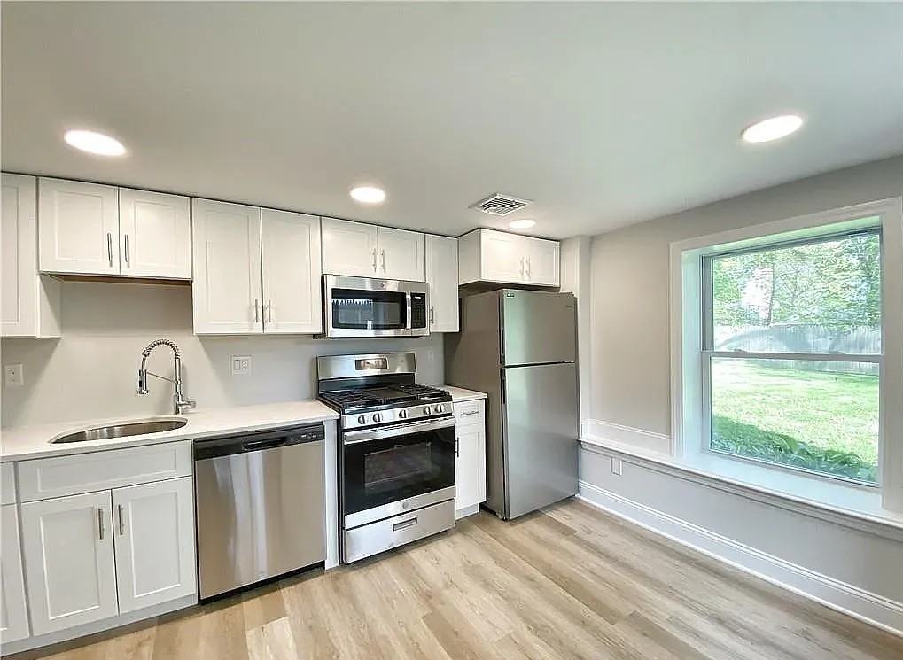 96 Cold Spring Rd #2 - Photo 3 of 9