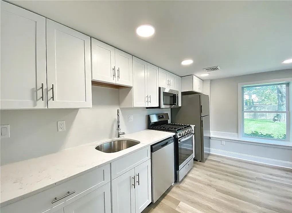 96 Cold Spring Rd #2 - Photo 5 of 9