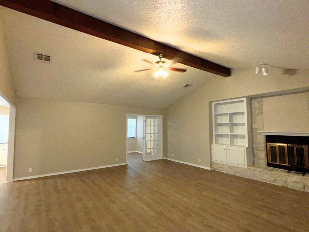 200 Lochwood Cir - Photo 3 of 21