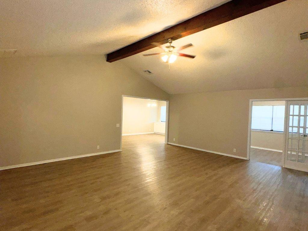 200 Lochwood Cir - Photo 4 of 21