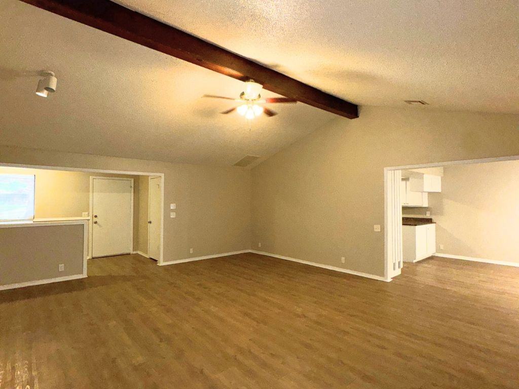 200 Lochwood Cir - Photo 5 of 21