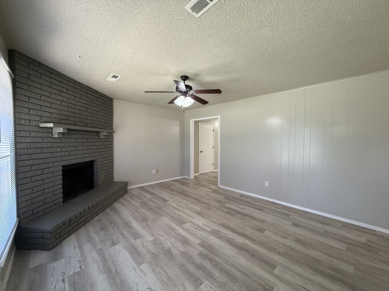 308 W Austin St - Photo 2 of 12