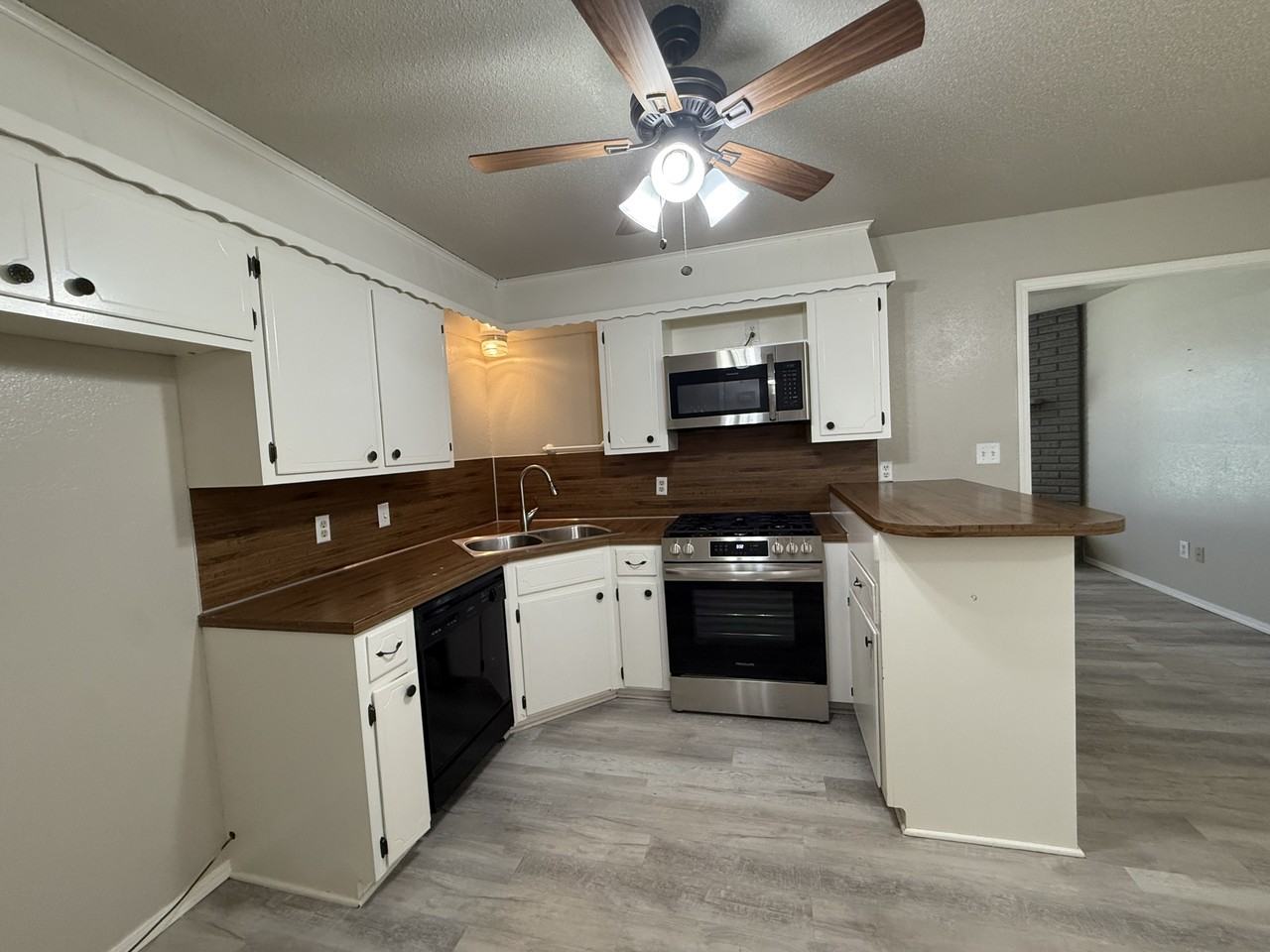 308 W Austin St - Photo 6 of 12
