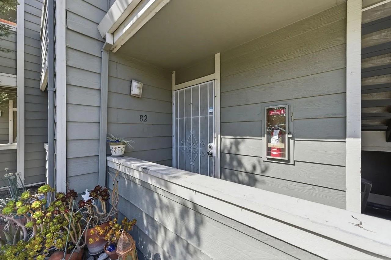 82 Castlebridge Dr - Photo 3 of 10