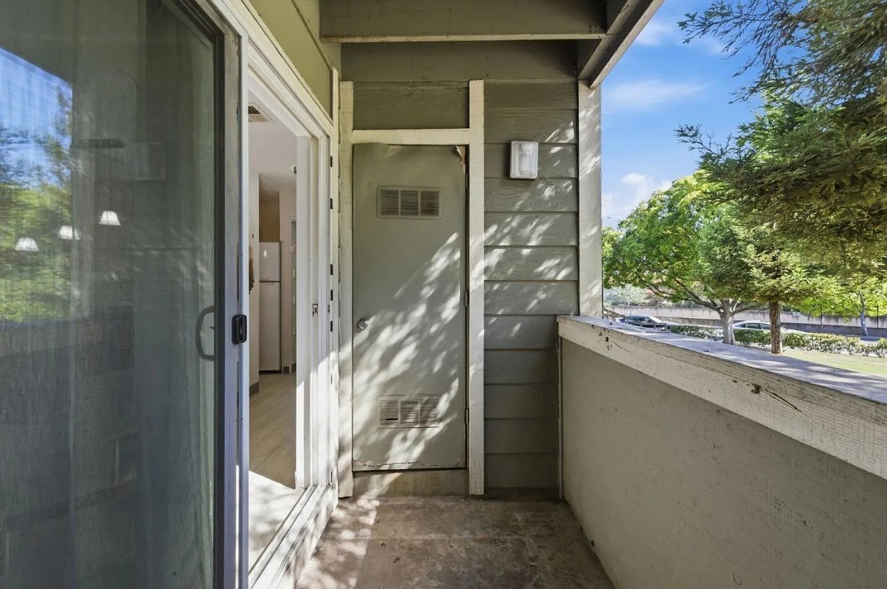 82 Castlebridge Dr - Photo 4 of 10