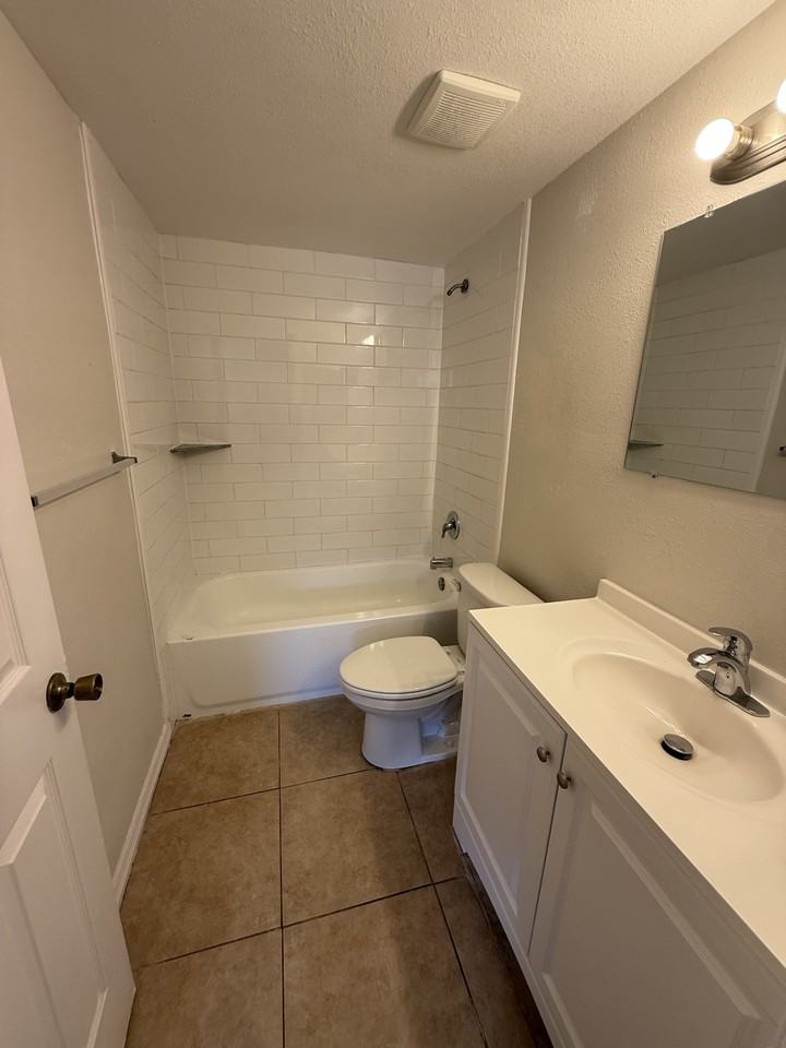 5114 Greenwood St - Photo 5 of 12