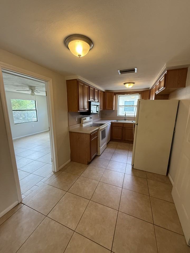 5114 Greenwood St - Photo 7 of 12
