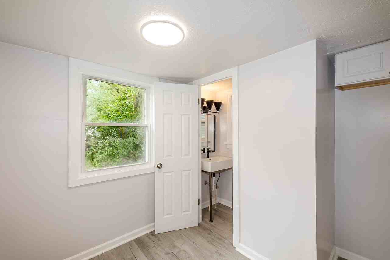 3406 Henderson Rd - Photo 5 of 28