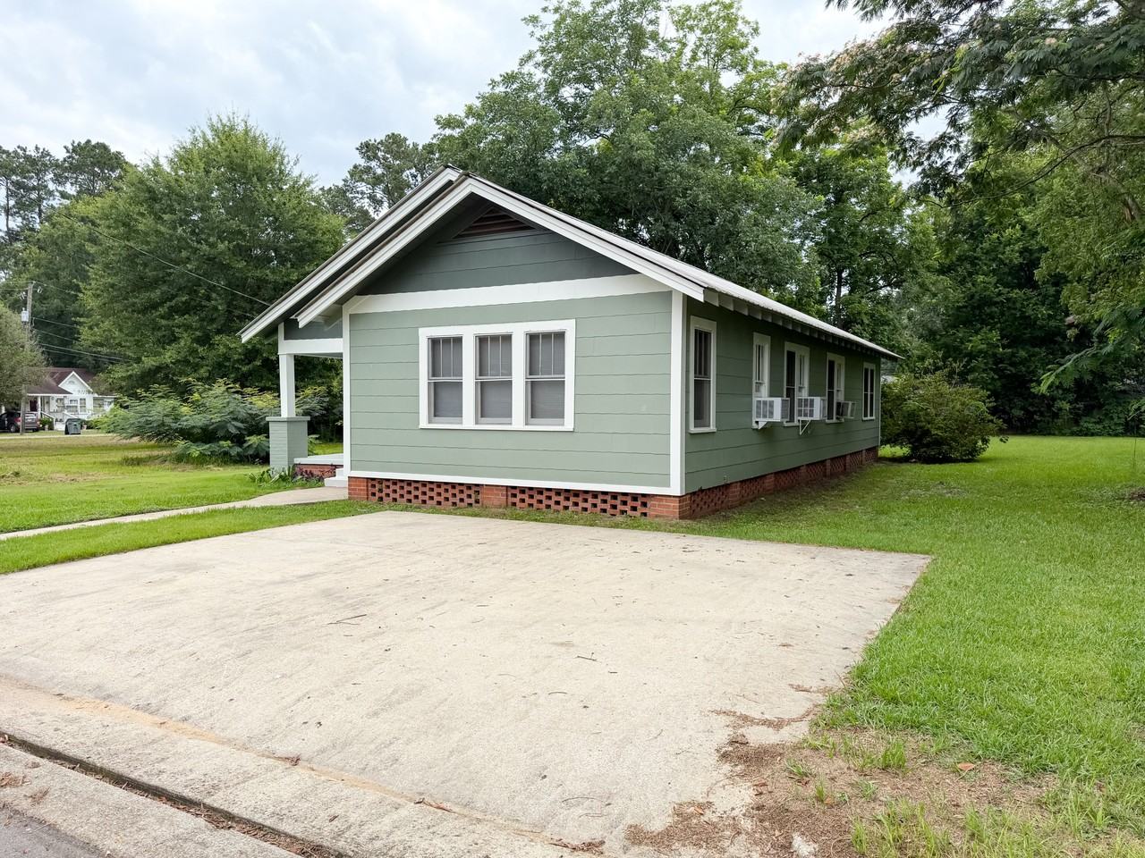 1118 Mobley St - Photo 3 of 30