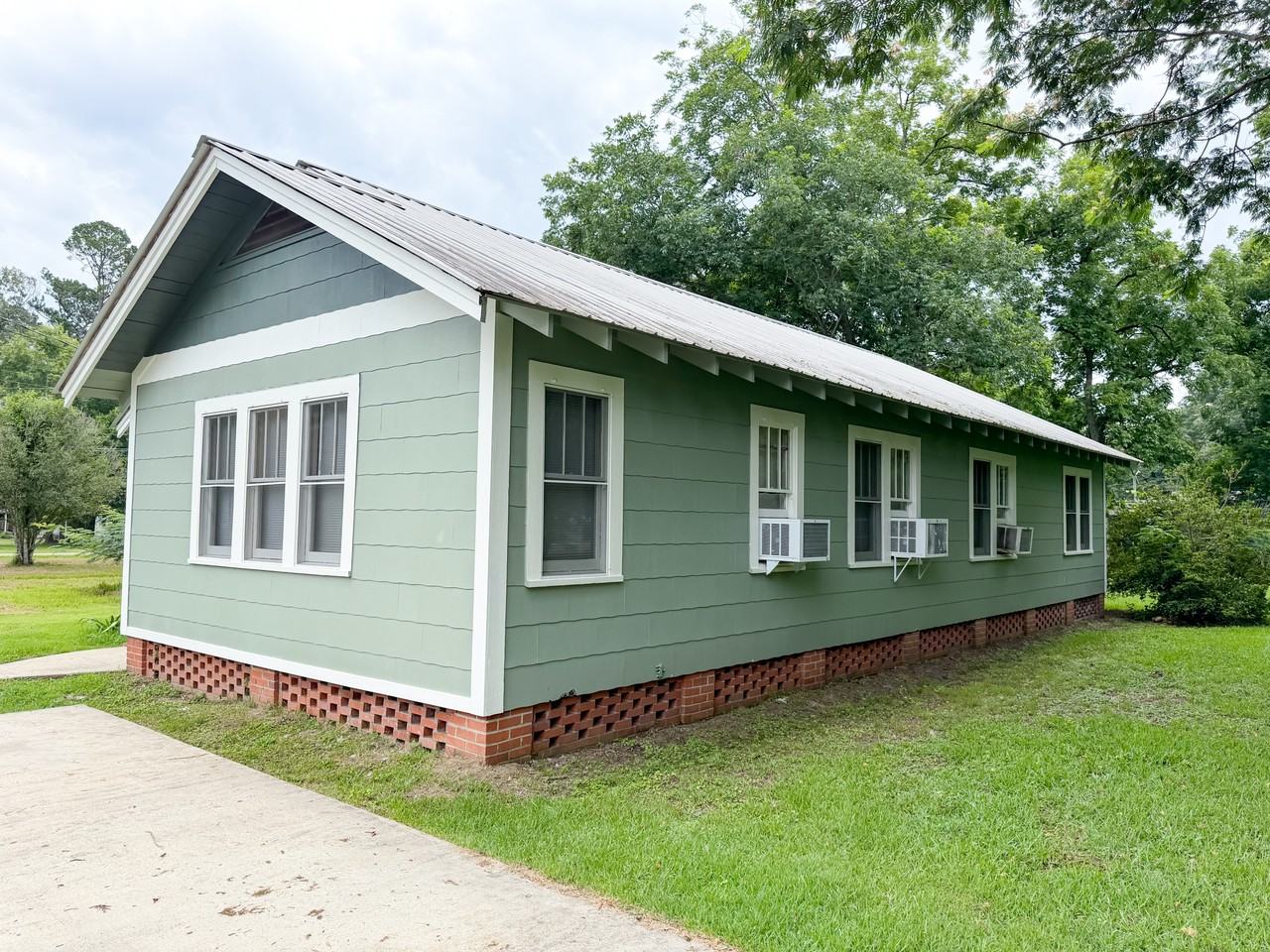 1118 Mobley St - Photo 4 of 30