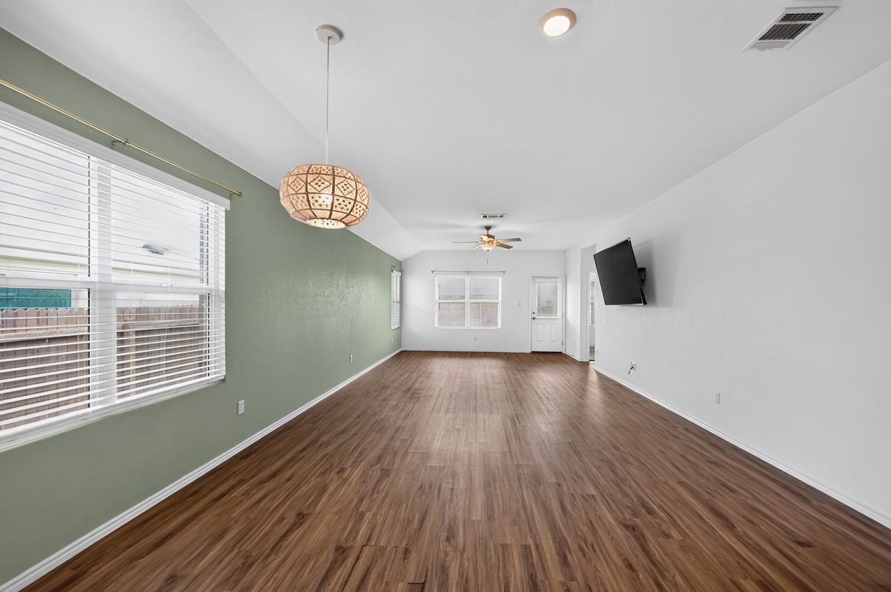 128 Konik Rd - Photo 3 of 34