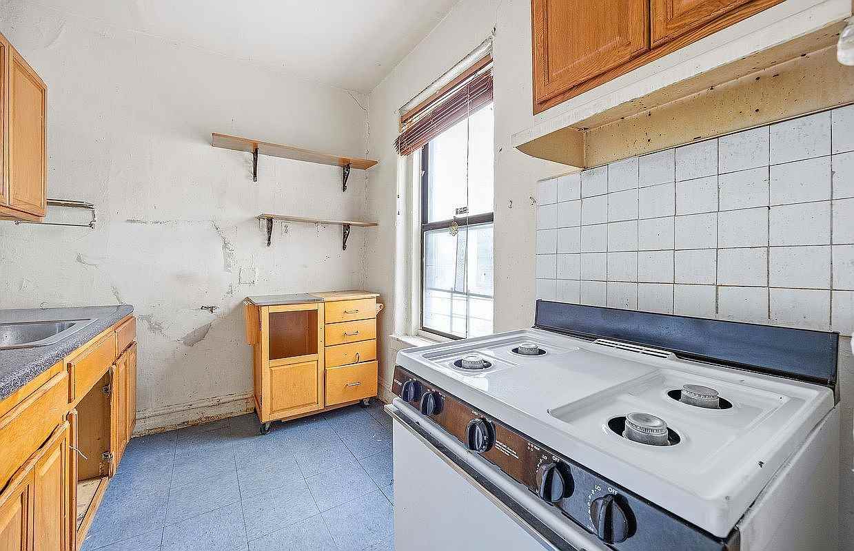 961 Washington Ave #3G - Photo 3 of 5