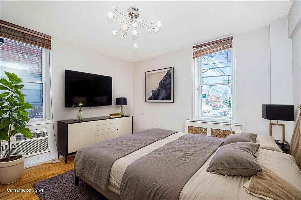 2330 Voorhies Ave #1N - Photo 3 of 20
