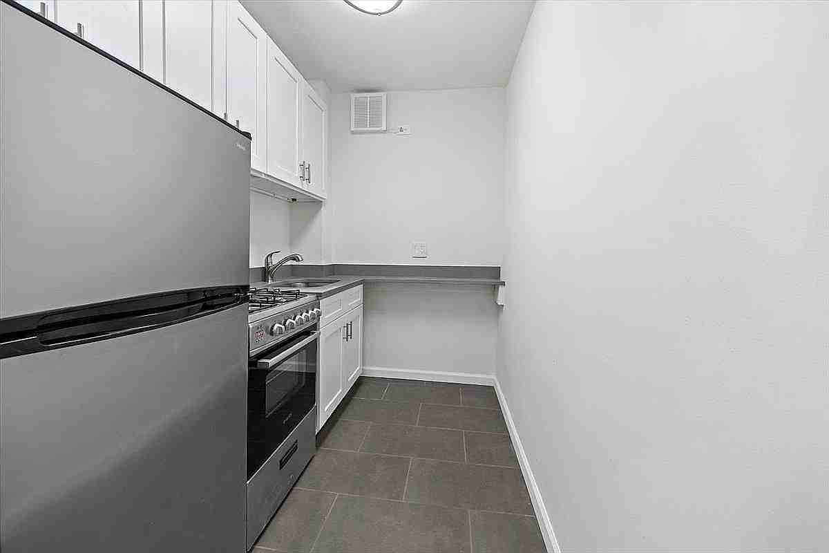 2650 Ocean Pkwy #1J - Photo 5 of 21