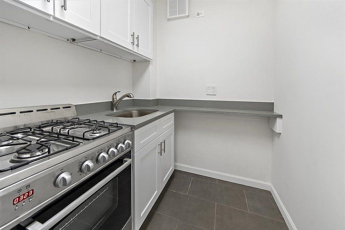 2650 Ocean Pkwy #1J - Photo 6 of 21