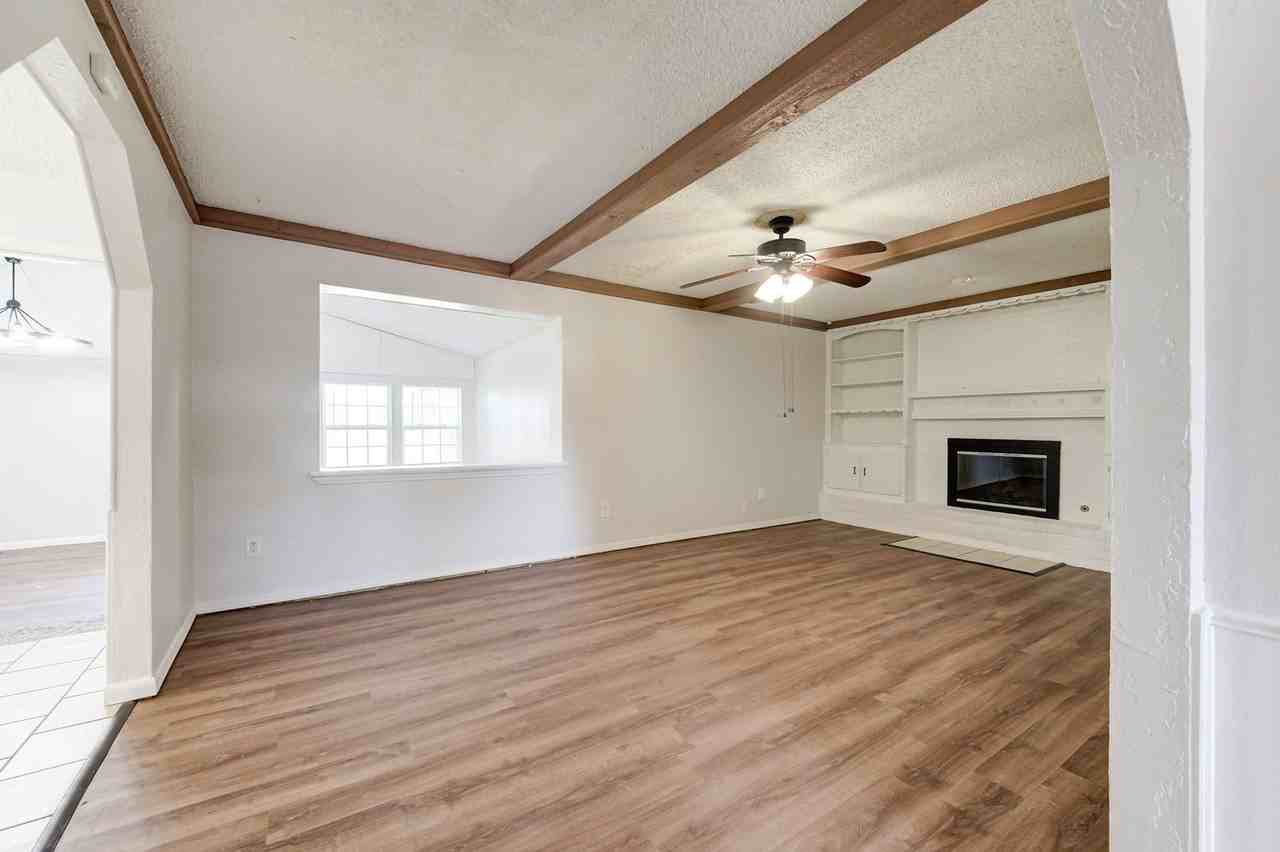 1009 Ne 6th St - Photo 5 of 28