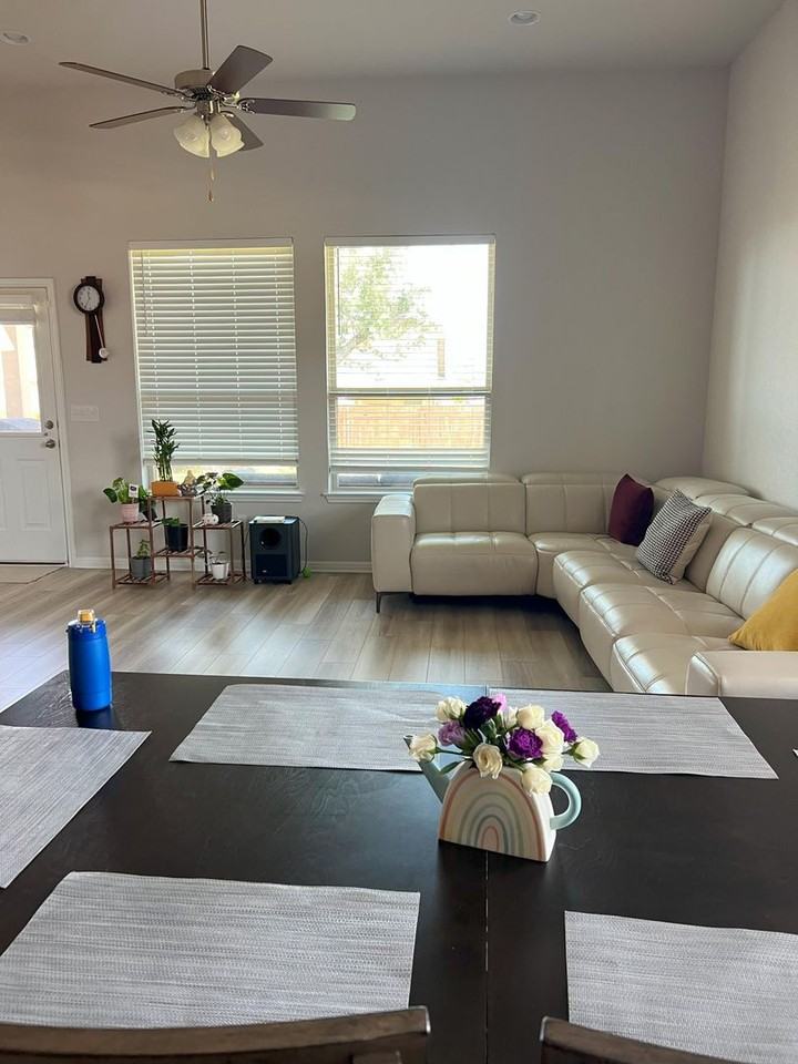 100 Petersburg St - Photo 5 of 13