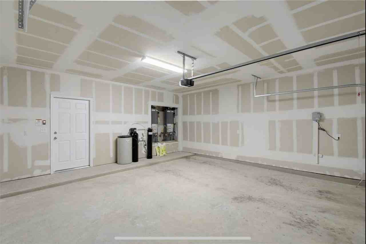 100 Petersburg St - Photo 7 of 13