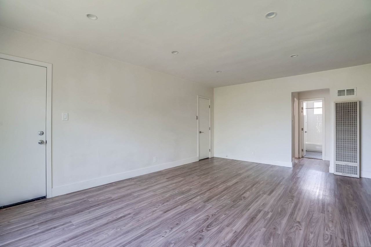 Stylish Mid‑Century Building in West Adams Park Tract - Photo 7 of 32