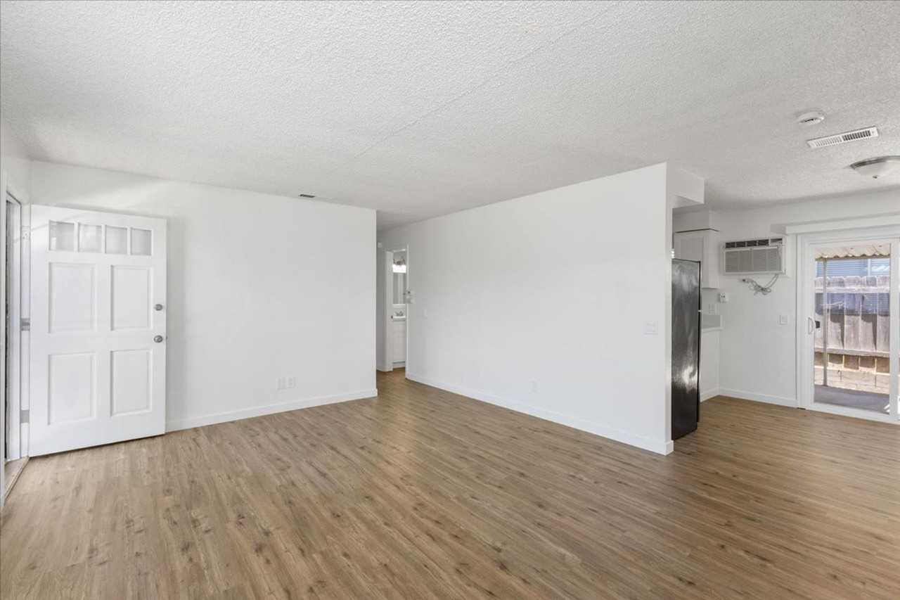 1309 S Juniper St - Photo 3 of 22
